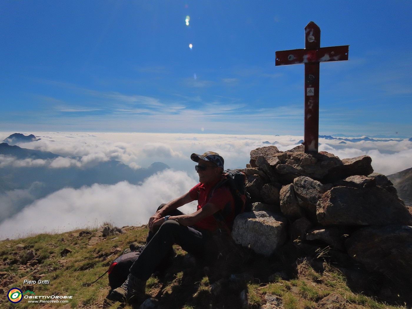 66 Pes Gerna (2562 m) terza ed ultima cima sopra  le nuvole ! .JPG